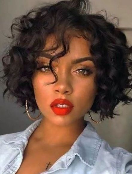 20 Sexy Bob Hairstyles for Black Women in 2021 - The Trend Spotter #haircut #hairstyle #hairstylist 2024 Hairstyles, Short Hair Waves, Dunner Wordend Haar, Braiding Styles, Girl Hairstyle, Short Hair Black, Haute Hair, Bob Hairstyles For Thick, Braid Hairstyle