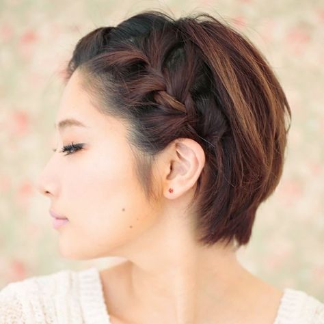 Front French Braid. Keep hair out of your face by braiding the front section of hair and bobby pin it behind your ear Formal Short Hair Ideas, Formal Hair Styles Short Hair, Braid Bob, Braided Bob, Braids Bob, Fantastic Hairstyles, Natural Hair Haircuts, Natural Hair Blowout, Braided Fringe