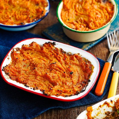 A healthier WW recipe for Cottage pie with sweet potato topping ready in just 60. Get the SmartPoints value plus browse 5,000 other delicious recipes today! Phil Vickery Recipes, Cooking Green Lentils, Morning Recipes, Sweet Potato Toppings, Benefits Of Potatoes, Cottage Pie Recipe, Ww Recipe, Potato Toppings, Cooking Sweet Potatoes