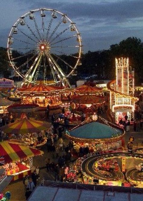 . Hull Fair, Hull England, Fair Rides, Kingston Upon Hull, Amusement Park Rides, Carnival Rides, Parc D'attraction, Fun Fair, Aesthetic Stuff