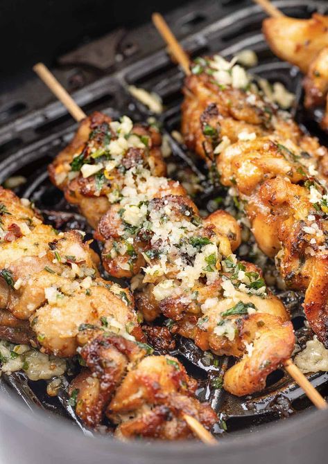 Air Fryer Garlic Parmesan Chicken, Garlic Parmesan Chicken Skewers, Parmesan Chicken Skewers, Air Fryer Garlic, Chicken Skewer Recipe, Air Fried Food, Nails Yellow, Air Fryer Oven Recipes, Skewer Recipes