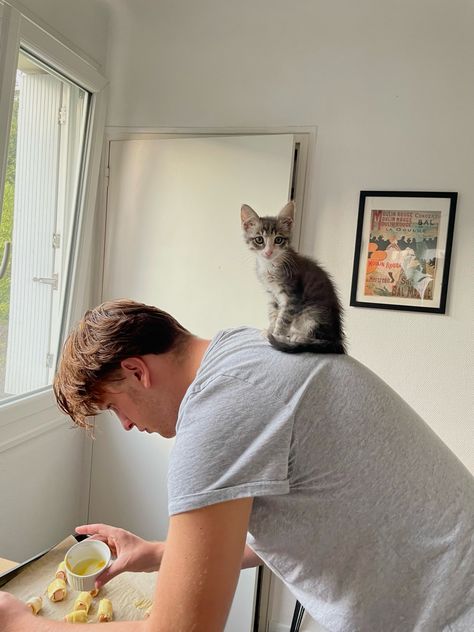 Men With Cats Aesthetic, Guy With Cat Aesthetic, Kind Boy Aesthetic, Man With Cat Aesthetic, Dream Guy Aesthetic, Men Cooking Aesthetic, Guy With Cat, Cat Boy Aesthetic, Boy With Cat