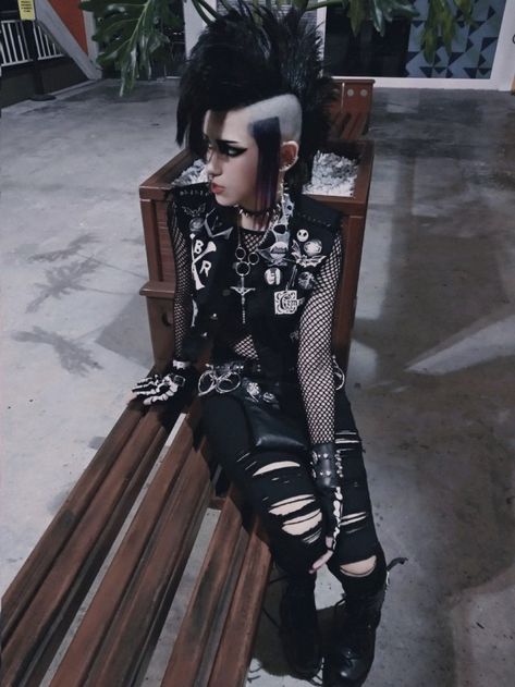 Goth Genres, Deathrock Outfits, Deathrock Aesthetic, Deathrocker Goth, Batcave Goth, Goth Punk Aesthetic, Deathrock Fashion, Chica Punk, Transition Goals