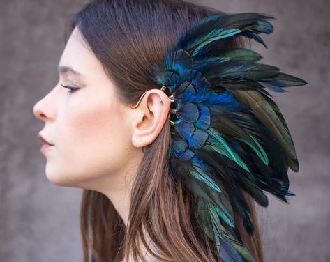 Ear Cuff Diy, Ear Wrap Earrings, Feather Ear Cuff, Burning Men, Ear Cuff Jewelry, Look Festival, Rooster Feathers, Feather Fan, Anime Expo