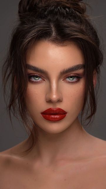 Shari Kramer on Instagram: "Which Look is your fav? 1-3? Anzeige| I am obsessed with the new @yslbeauty Rouge Pur Couture The Bold Lipsticks. They include 40% nourishing ingredients for healthy, juicy lips. Strong shades with a long lasting, glossy finish. Which shade is your favorite? ‼️Gewinnspiel‼️🎁 Wenn du aus Deutschland, Österreich oder der Schweiz kommst, kannst du jetzt einen von drei Rouge Pur Couture The Bold Lippenstiften von @yslbeauty gewinnen 😍 Kommentiere dafür einfach wem du da Bold Lipstick, Your Favorite, Juicy Lips, Bold Lips, Ooak Dolls, Eye Drawing, Natural Makeup, Makeup Tips, Eyebrows