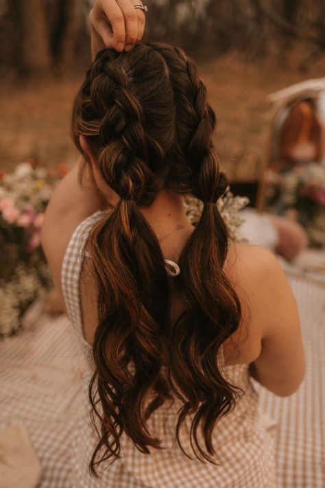 Pigtail Wedding Hair, Cute Southern Hairstyles, Countryside Hairstyle, Bridal Pigtails, Bohemian Vibes Aesthetic, Farmers Market Hairstyles, Midsummer Hairstyles, Adventurer Hairstyle, Wedding Pigtails