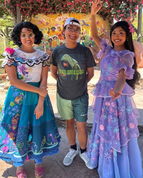 Denny 🎃🎃🎃 | NEW at Disneyland 💜🌸 Isabela from Encanto! #Encanto #Mirabel #MirabelMadrigal #Isabela #IsabelaMadrigal #DisneyParks #Disneyland… | Instagram Isabela Costume, Disneyland Instagram, Sister Costumes, Disney Stuff, Disney Parks, Costumes For Women, Spooky Season, Costume Ideas, Alice In Wonderland