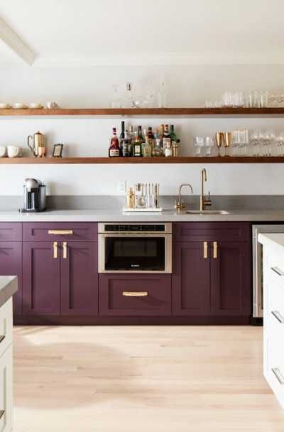 17 Purple Kitchen Cabinets Ideas | Sebring Build Design Purple Kitchen Cabinets, Purple Kitchen Decor, Kitchen Cabinet Color Schemes, Purple Cabinets, Wooden Kitchen Cabinets, Furniture Apartment, Kitchen Suite, Style College, Urban Kitchen