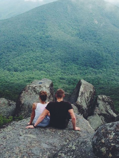 Hiking England, Teenager Wallpaper, Hiking Australia, Travel Couple Photography, 100 Reasons Why I Love You, Hiking Inspiration, Photography Hiking, Aesthetic Hiking, Outfit Hiking