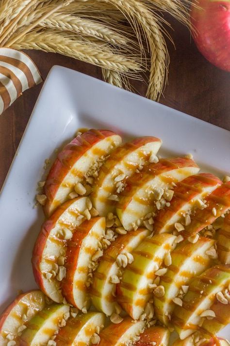 These caramel drizzled apple slices are easier than dipping whole apples. Plus, the secret to keeping your apples from turning brown without altering taste. #caramelappleslices #caramelcandies #apples #roastedpeanuts #nobrownapples #saltwater #dessert #snack Apples With Caramel Drizzle, Apple Slices With Caramel Drizzle, Carmel Apple Slices Sheet Pan, Carmel Apples Sliced, Caramel Dips, Keep Apples From Turning Brown, Caramel Apple Snacks, Party Dinners, Caramel Apple Bites