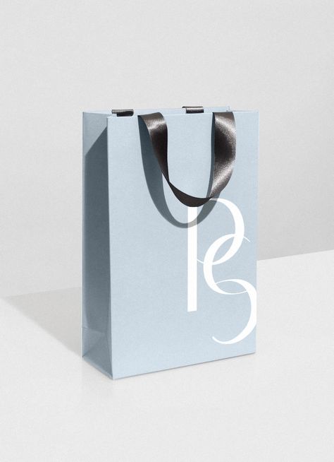 Behance :: For You Shopping Bag Branding, Paper Bag Design Branding, Luxury Shopping Bag, Bag Branding, Bag Brand Logo, Luxury Paper Bag, Packaging Creative, Shopping Bag Design, Paper Bag Design