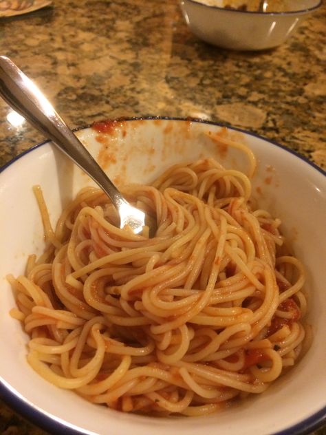 12/6 for dinner yesterday I had pasta with red sauce. It was real. I got it from my refrigerator  I eat 3/4 of the pasta, so I didn't eat 1/4 of it. Pasta With Red Sauce, Pasta House, Eating Pasta, Eating Spaghetti, Cooking Spaghetti, Yummy Pasta, Cooking Pasta, Red Sauce Pasta, Food Babe