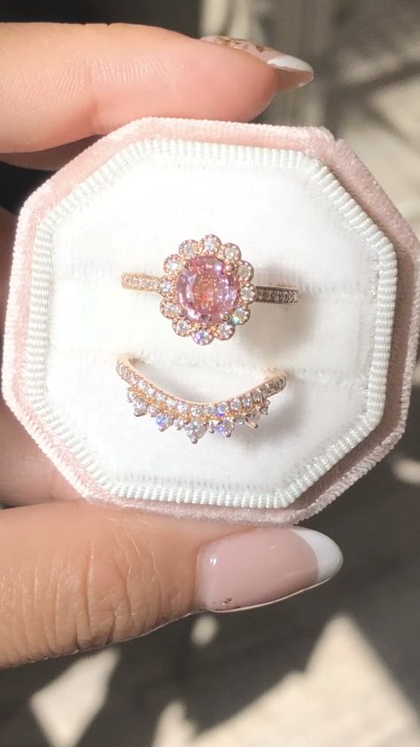 Crown Diamond, Pink Wedding Rings, Pretty Engagement Rings, Peach Sapphire, Engagement Ring Sizes, Diamond Wedding Ring, Diamond Settings, Gorgeous Jewelry, Pink Diamond