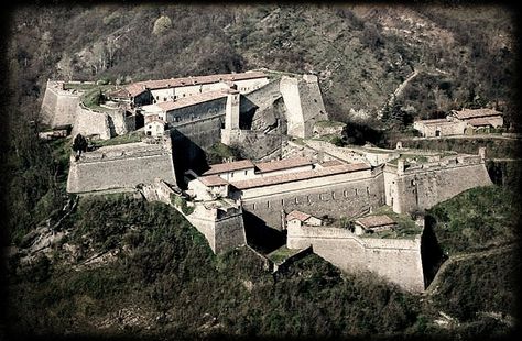 Military Bunkers, Star Fort, Haunted Castle, Old Fort, Scottish Castles, Newcastle Upon Tyne, Beautiful Castles, A Castle, Medieval Castle