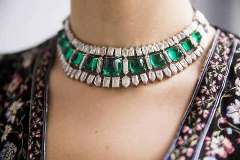 https://www.barrons.com/articles/pedigreed-necklace-with-75-carat-emeralds-could-fetch-us-4-million-01554754362?mod=hp_minor_pos25 Gems Necklace, Gift Ideas Jewelry, Emerald Jewellery, Rare Jewelry, Choker Collar Necklace, Diamond Tiara, Ideas Jewelry, Art Deco Necklace, Royal Jewels