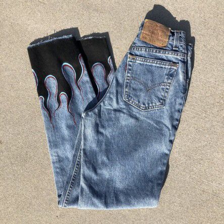 Painted Clothes Diy, Denim Art, Diy Vetement, Custom Jeans, Painted Jeans, Denim Diy, Painted Denim, Painted Clothes, Jeans Diy