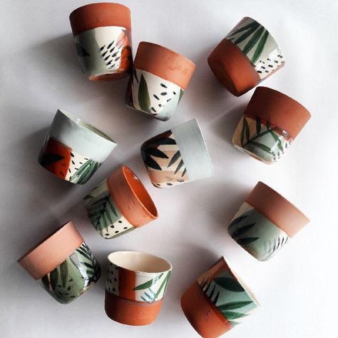 Colorado | Elise-céramique Ceramic Cafe, Plant Pot Design, Painted Ceramics, Plant Pot Diy, Painted Pots Diy, Painted Plant Pots, Cerámica Ideas, Tanah Liat, Painted Flower Pots