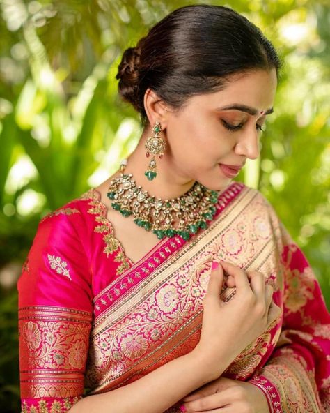 aarti ravi in a pink saree by label vida 1 Aarti Ravi, Designer Blouse Designs, Bridal Sarees South Indian, Wedding Saree Blouse, Wedding Saree Blouse Designs, Saree Jewellery, Latest Bridal Dresses, Silk Saree Blouse Designs, Elegant Blouse Designs