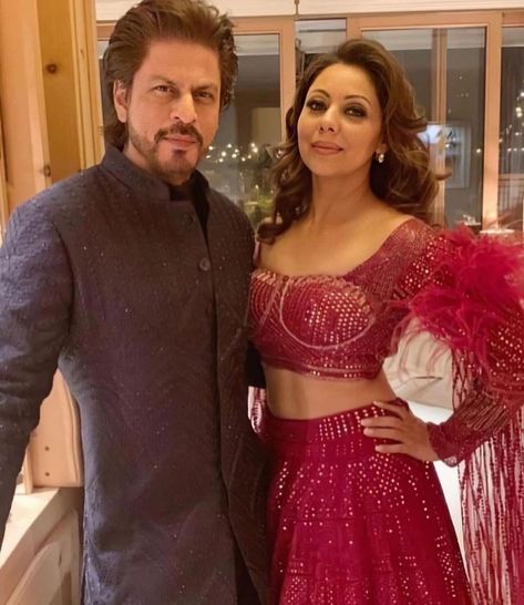 Srk And Gauri, Srk Family, Srk Gauri, Shahrukh Khan Family, Akash Ambani, Ambani Wedding, Gauri Khan, Sabyasachi Bridal, Suhana Khan