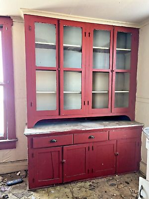 Built In Cabinets In Dining Room, Wooden Crockery Unit, Built In Pantry Cabinet Wall, Natural Wood Cabinets Kitchen, 1910 Kitchen, Red Kitchen Cabinets, Unfitted Kitchen, Antique Kitchen Cabinets, Tall Kitchen Cabinets