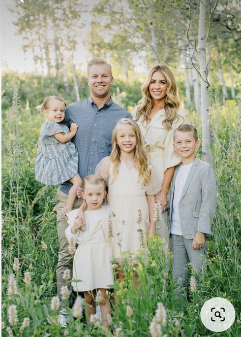 Nelson Family, Spring Family Pictures, Family Photography Outfits, Family Portrait Outfits, Family Photo Colors, Big Family Photos, Large Family Photos, Family Photoshoot Poses, Summer Family Photos