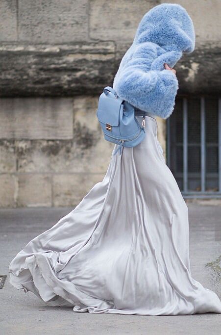 Fur Outfit, Walking Down The Street, Street Fashion Photography, Looks Chic, Cool Street Fashion, Fashion Week Street Style, Street Chic, Mode Inspiration, Autumn Winter Fashion