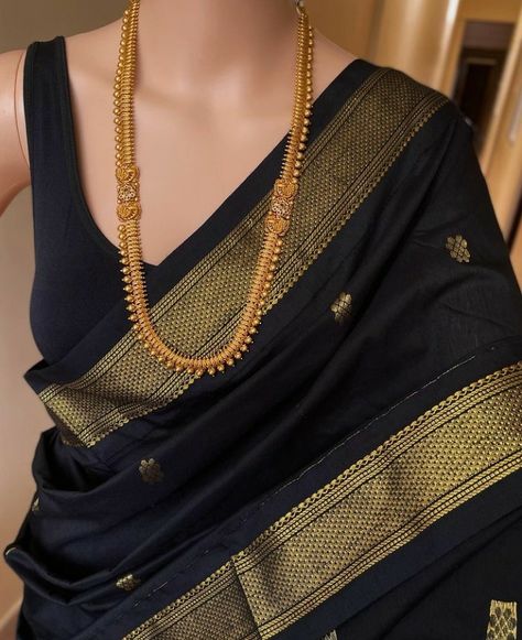 Simple Saree Designs, Golden Border, Fashionable Saree Blouse Designs, South Indian Sarees, Indian Saree Blouses Designs, Desi Fashion Casual, Simple Sarees, Saree Designs Party Wear, Indian Fashion Saree