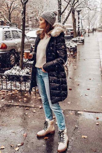 Outfits with Snow Boots: The Key Styles to Invest in This Winter ★ See more: https://glaminati.com/snow-boots/ Snow Boots Outfit, Boho Winter Outfits, Winter Outfits Snow, Winter Mode Outfits, Winter Boots Outfits, Trendy Outfits Winter, Winter Outfits Cold, Snow Outfit, Boating Outfit