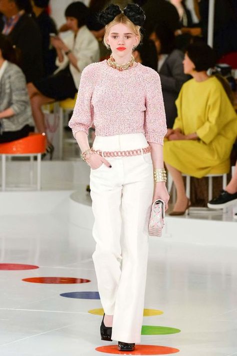 CHANEL Cruise 2016 Collection Resort 2016 Fashion, Chanel Sweater, Chanel Resort, Mode Chanel, Chanel Cruise, Chanel Couture, Pink Chanel, Armani Prive, Christopher Kane