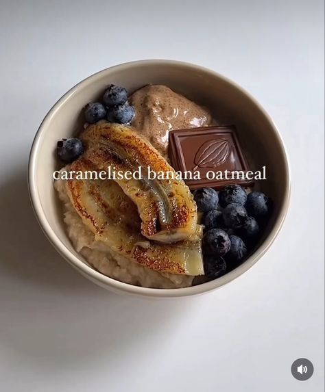 Antiinflammatory Soup, Caramelised Banana, Menu Sarapan Sehat, Healthy Food Dishes, Healthy Food Motivation, Banana Oatmeal, Healthy Lifestyle Food, Sweet Snacks Recipes, Healthy Sweets Recipes