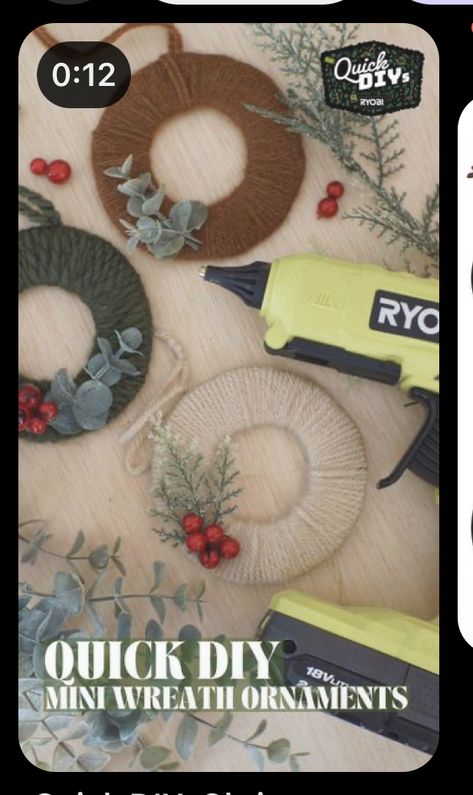 Diy Mini Wreath, Mini Wreath Ornaments, Christmas Mini Wreath, Hallway Makeover, Wreath Ornaments, Mini Wreath, Handmade Christmas Crafts, Quick Diy, Xmas Diy