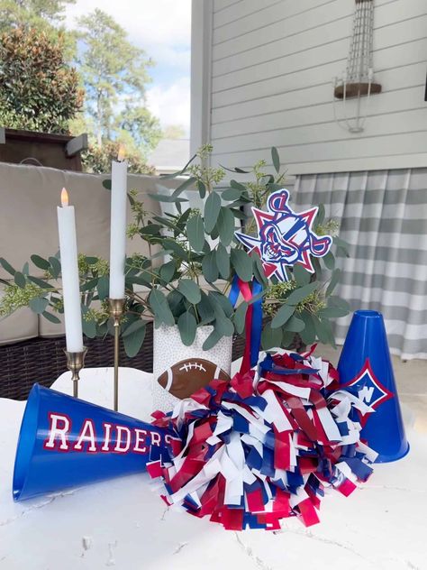 HOCO 2023 {Senior Dinner Party} – Dixie Delights Homecoming Dinner Table Decorations, Hosting Homecoming Dinner, Homecoming Dinner Decorations, Homecoming Dinner Party Ideas, Homecoming After Party Ideas, Homecoming Dinner At Home, Hoco After Party Ideas, Homecoming Party Ideas, Hoco Dinner