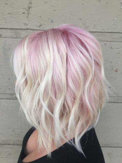 Platinum Blonde Hair With Pop Of Color, Fun Hair Color For Short Hair, Angled Blonde Bob, Dyed Hair Inspiration Blonde, Silver And Pink Hair, Platinový Blond, Pink Roots, Pink Ombre Hair, Light Pink Hair