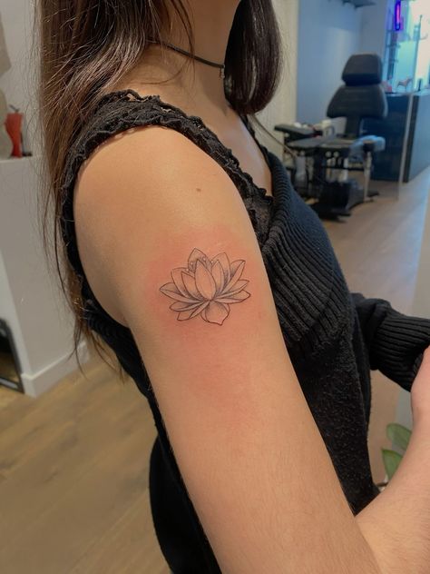 Nana Tattoo Lotus Flower, Nana Ren Flower Tattoo, Teenager Tattoos, Nana Lotus Tattoo, Nanas Tattoo, Laos Tattoo, Nana Tattoo Ideas, Nana Tattoo, Baroque Tattoo