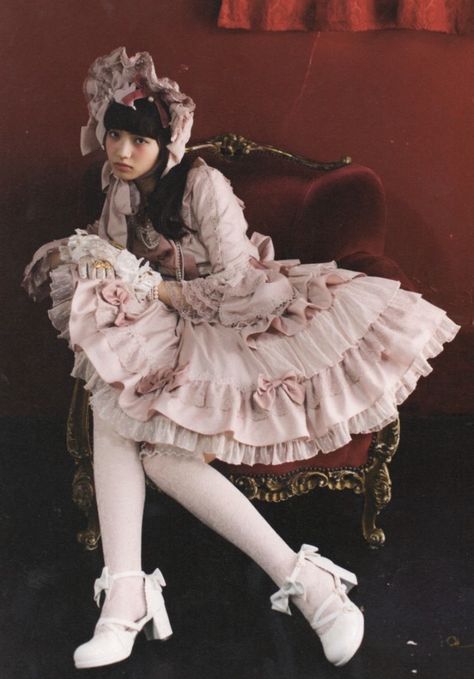 Cute Kawaii Outfits, Fashion Model Poses, Sweet Lolita, J Fashion, Mode Inspo, Harajuku Fashion, Lolita Dress, Gothic Lolita, Visual Kei