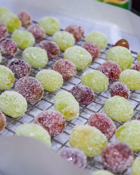 Frozen Grape Recipes, Frozen Grapes Recipe Healthy Snacks, Snow Grapes Recipes, Boozy Frozen Grapes, Desserts Using Grapes, Candied Frozen Grapes, Frozen Sugared Grapes, Frozen Grapes With Alcohol, Margarita Frozen Grapes