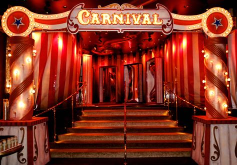 Halloween Carnival Outdoor Decor, Scary Carnival Halloween Party, Carnival Attractions, Halloween Carnival Decorations, Carnevil Halloween Party, Las Vegas Halloween, Clowns Halloween Decorations, Stairs Entrance, Scary Carnival