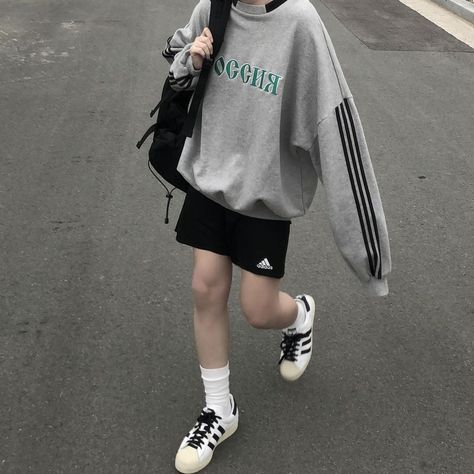 Korean Sporty Outfits, Outfit Korean Style, Tomboy Style Outfits, Easy Trendy Outfits, Tomboy Fashion, Sporty Outfits, Athletic Outfits, Kawaii Clothes, Athletic Fashion