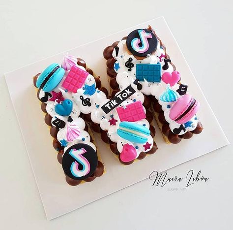 Tik Tok Cake, 14th Birthday Cakes, Bday Party Kids, 13 Birthday Cake, Diy Food Gifts, Cookie Cake Birthday, Dragon Birthday, 13th Birthday Parties, Barbie Birthday