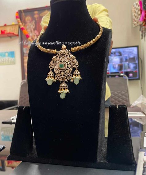 Kante Designs Latest, Kanti Designs, Nakshi Necklace, Fusion Jewellery, Mango Haram, Indian Diamond Jewellery, Gold Jewels Design, Antique Necklaces Design, Black Beads Mangalsutra Design