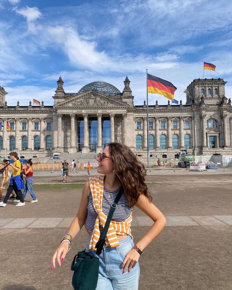 Travel To Germany Outfits, German Exchange Student Aesthetic, Life In Germany Aesthetic, Germany Photo Ideas, Germany Aesthetic Outfits, Study Abroad Germany, Germany Lifestyle, Manifestation 2025, Germany Aesthetic