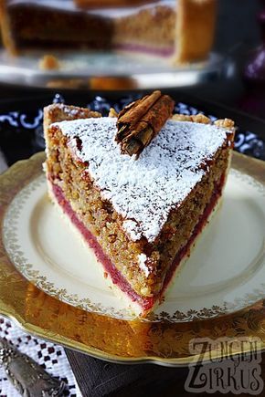 Wer ein Gebäck sucht, das geschmacklich ein wenig auf die Winterzeit einstimmt, der sollte sich diesen Zimtkuchen einmal genauer ansehen. Fruchtig ist er, wunderbar aromatisch und nicht zuletzt extrem saftig!… Cinnamon Cake, Healthy Recipes Easy Snacks, A Piece Of Cake, Pumpkin Spice Cupcakes, Piece Of Cake, Baking Sweets, Food Cakes, Fall Desserts, Marzipan