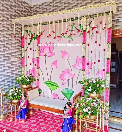 Simple Seemantham Decoration At Home, Seemantham Photos, Traditional Seemantham Decoration, Seemantham Backdrop, South Indian Baby Shower Function, Deepavali Decorations, Seemantham Decoration, Pellikuthuru Decor, Flower Wall Decor Diy