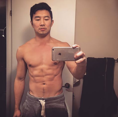 Simu Liu, Handsome Older Men, Hd Photos, Good People, Kdrama, Mirror Selfie, Black