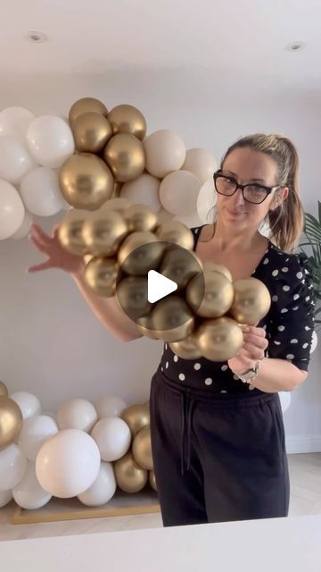 Simple Balloon Decoration, Balloon Decorations Diy Tutorials, Balloon Hacks, Balloon Arch Diy, How To Make Balloon, Mini Garland, Blowing Up Balloons, Garland Backdrops, Balloon Display