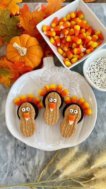 Kids Thanksgiving Treats, Oreo Turkey, Thanksgiving Food Crafts, Double Stuffed Oreos, Kids Treats, Chocolate Melting, Candy Eyes, Turkey Cookies, Chocolate Melting Wafers