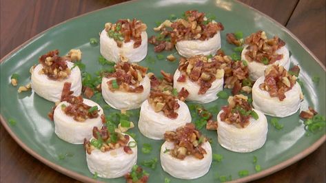 Bacon Brie Bites, Food Network Appetizers, Thanksgiving Appetizers Finger Foods, Easy Thanksgiving Recipes Appetizers, Bacon Brie, Best Thanksgiving Appetizers, The Kitchen Food Network, Thanksgiving Appetizers Easy, Thanksgiving Entertaining