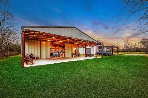 No Boring Barns, These 9 Texas Barndominiums Offer Stylish Digs | 50x50 Barndominium Floor Plans, Metal Barn Homes, American Barn, Metal Building Home, Barndominium Plans, Southern House Plans, Barndominium Floor Plans, Barn Conversion, Metal Building Homes