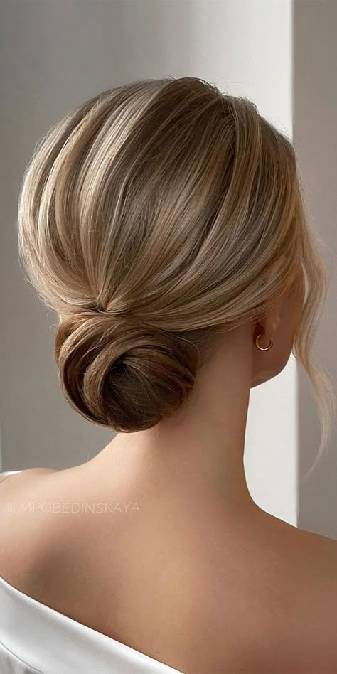 Simple Classic Updo, Shinion Hair 2023 Short Hair, Updos From The Front View, Soft Bridal Bun, Shinion Hair 2023, Updo Bride Hair, Classic Bridal Updo, Sleek Wedding Updo, 2023 Updos