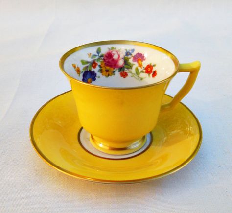 Yellow Tea Cups, Yellow Tea, Pretty China, Teapots And Cups, Flowers Vintage, China Cups, My Cup Of Tea, Tea Cups Vintage, Cup Set